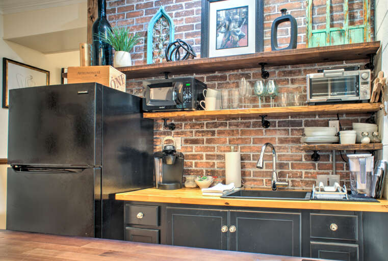 Kitchenette w/ Keurig, Microwave & Toaster Oven
