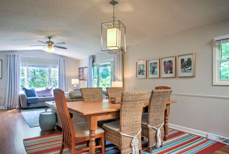 Dining Area Dining Area