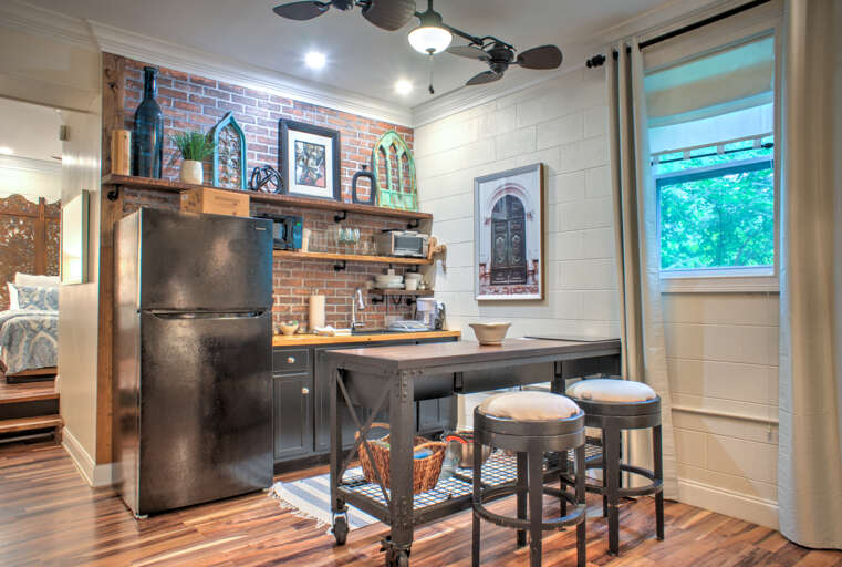 Country Charm at the Raisin Country Charm at the Raisin