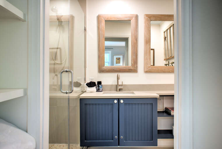 The Grape Escape - Main Suite/Bedroom One - Attached Shower Bath