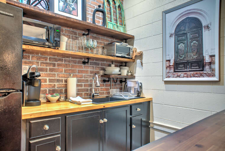 The Raisin - Kitchenette