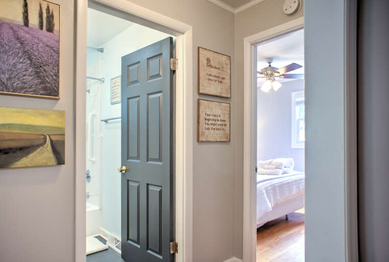 The Grape Escape - Hallway w/ Shared Full Bath & Access to Bedrooms
