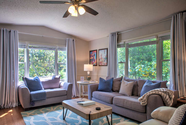 The Grape Escape - Living Area w/ Natural Lighting The Grape Escape - Living Area w/ Natural Lighting