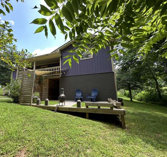 Patio w/ Outdoor Seating Patio w/ Outdoor Seating