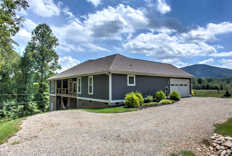 Blue Ridge Retreat Driveway & Parking Area