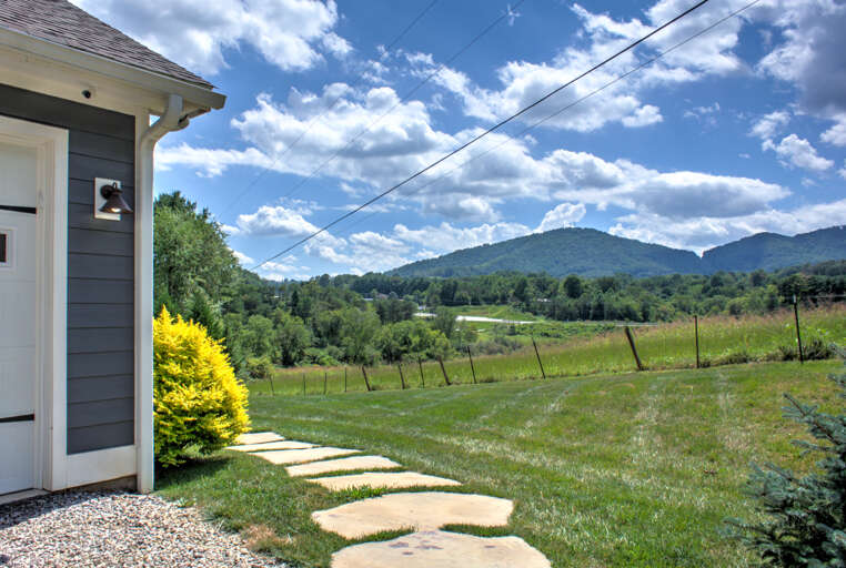 Wide Open Skies & Mountain Views