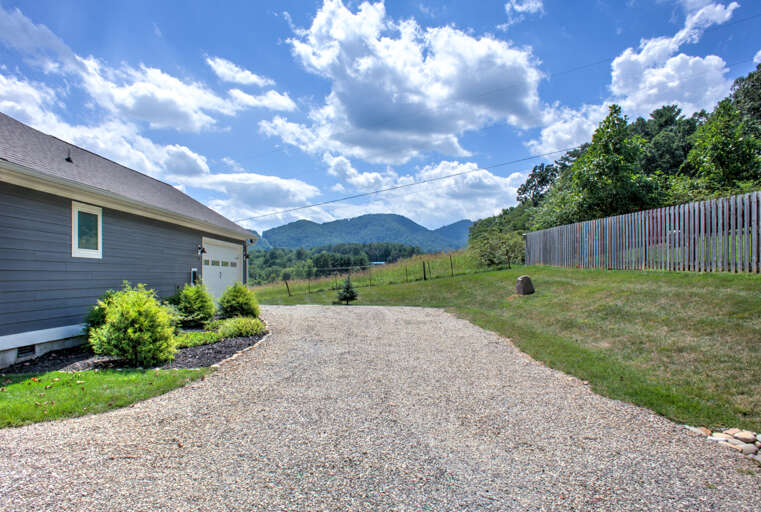 Blue Ridge Retreat Driveway & Parking Area
