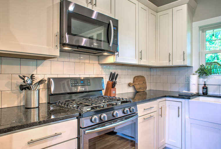 Chef's Kitchen w/ Gas Top Range