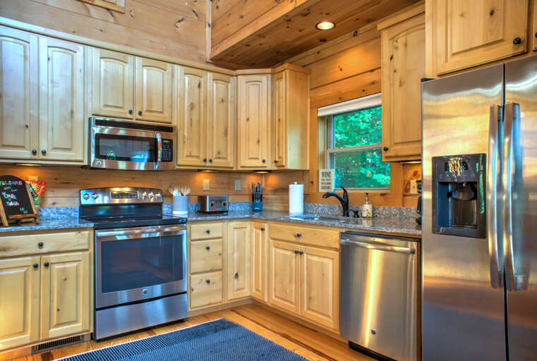 Fully Equipped Kitchen w/ Stainless Steel Appliances