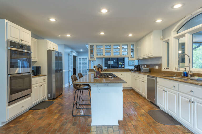 Chef's Kitchen w/ Two Ovens Chef's Kitchen w/ Two Ovens
