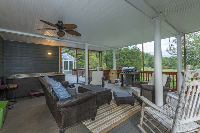 Screened in Porch w/ Hot Tub Screened in Porch w/ Hot Tub