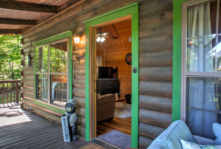 Come on in to Little Bit Log Cabin