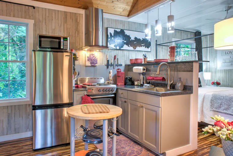 Kitchen w/ Stainless Steel Appliances Kitchen w/ Stainless Steel Appliances