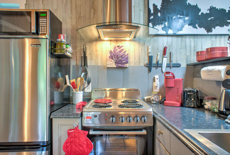 Kitchen w/ Stainless Steel Appliances Kitchen w/ Stainless Steel Appliances