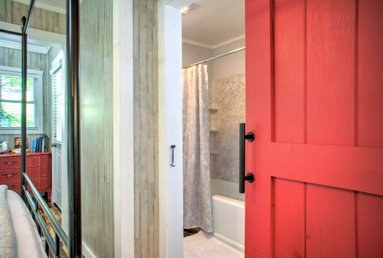 Queen Bed w/ Attached Full Bath Queen Bed w/ Attached Full Bath