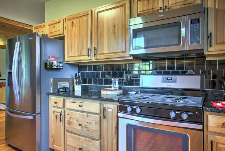 Chef's Kitchen w/ Stainless Steel Appliances