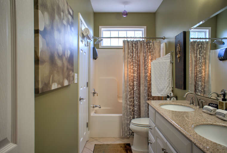 Jack and Jill Full Bath w/ Dual Vanities
