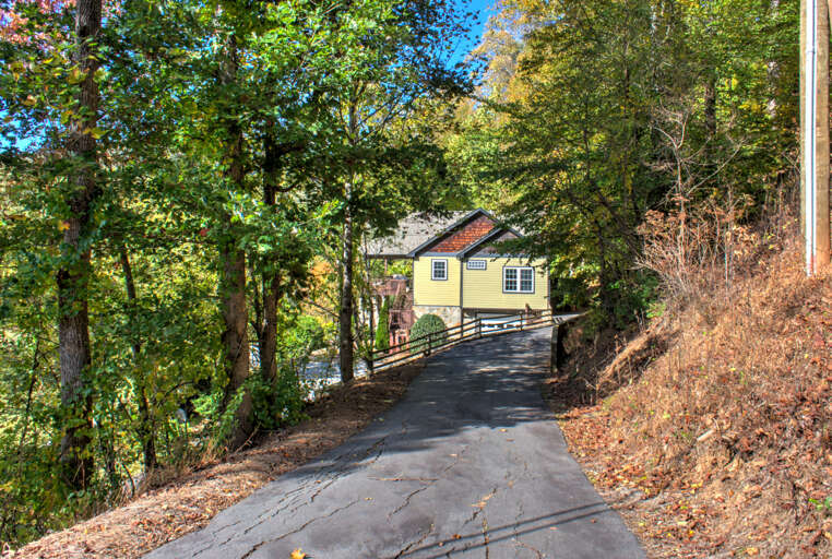 Upper Driveway for Loading/Unloading/Extra Parking