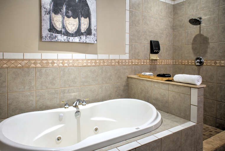 Main Suite/Bedroom One - Jetted Tub