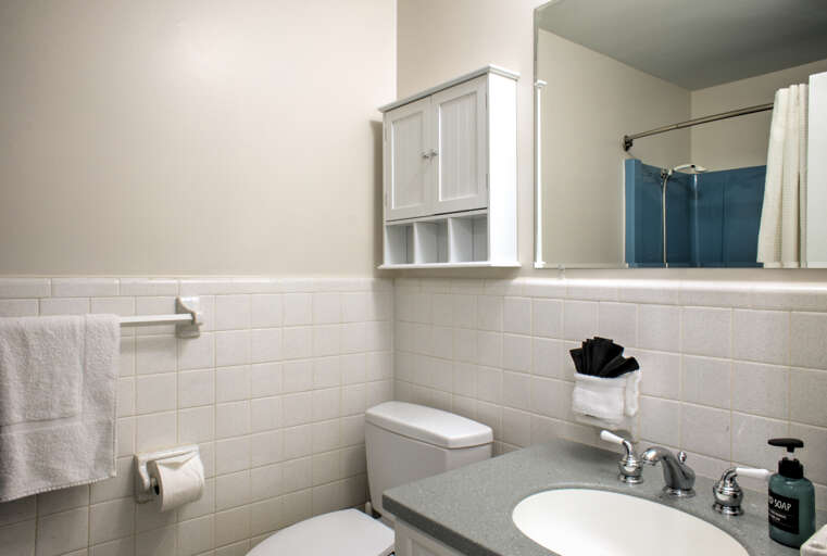 Upper Level - Shared Full Bath