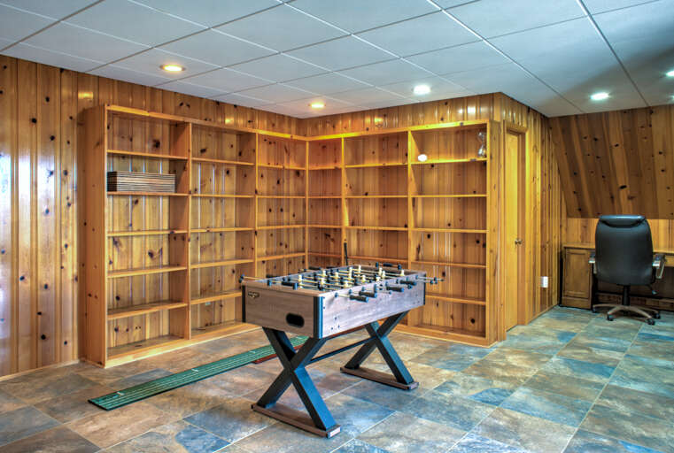 Recreation Room w/ Foosball andGolf Short Game Training