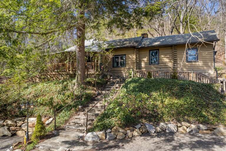 Wyndmere Lodge Spacious 4Bedroom Retreat in Weaverville, NC for 8 Guests