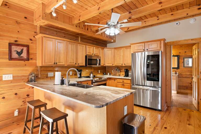 Chef's Kitchen w/ Stainless Steel Appliances & Breakfast Bar