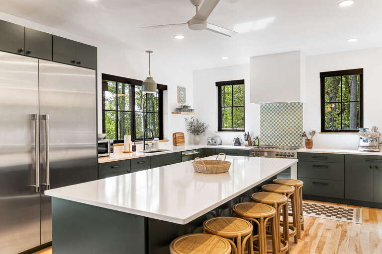 Chef's Gourmet Kitchen w/ Stainless Steel Appliances