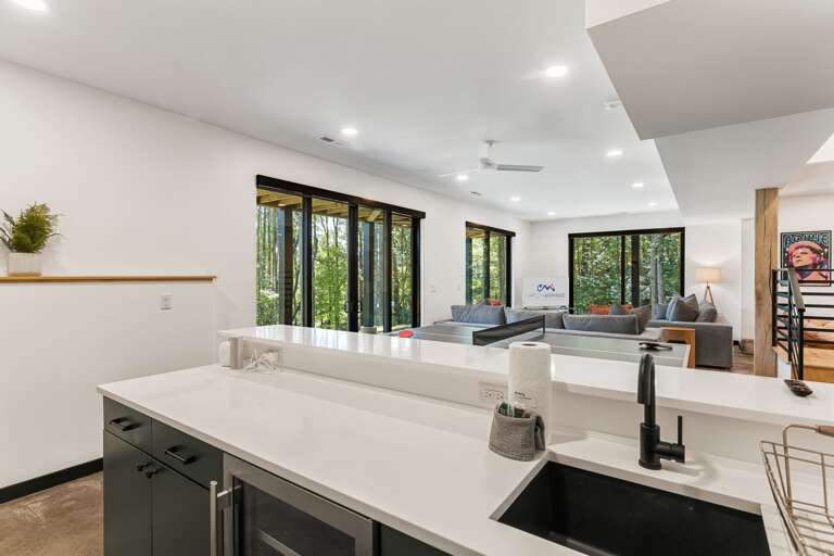 Wet Bar w/Seating