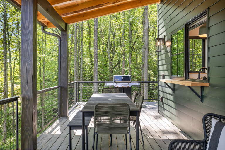 Covered Deck w/ Dining Area & Gas Grill