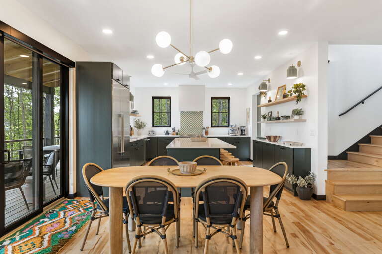 Dining & Chef's Gourmet Kitchen