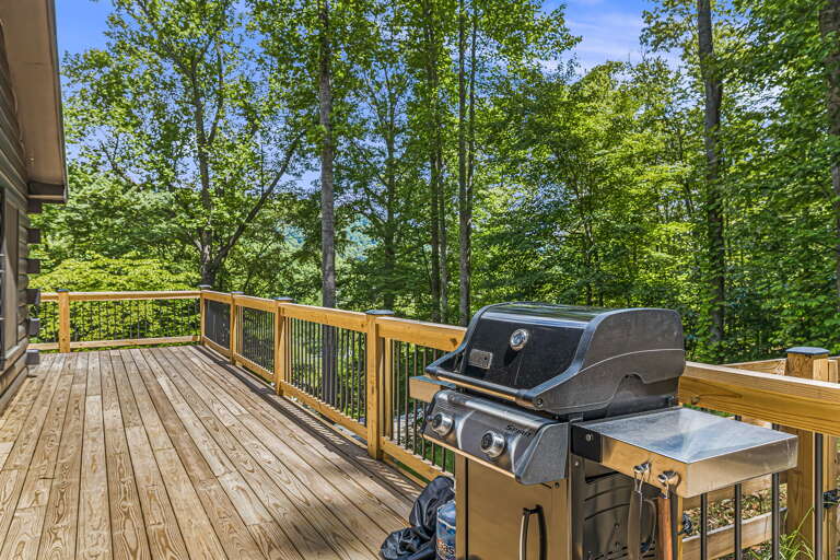 Deck w/ Gas BBQ Grill Deck w/ Gas BBQ Grill