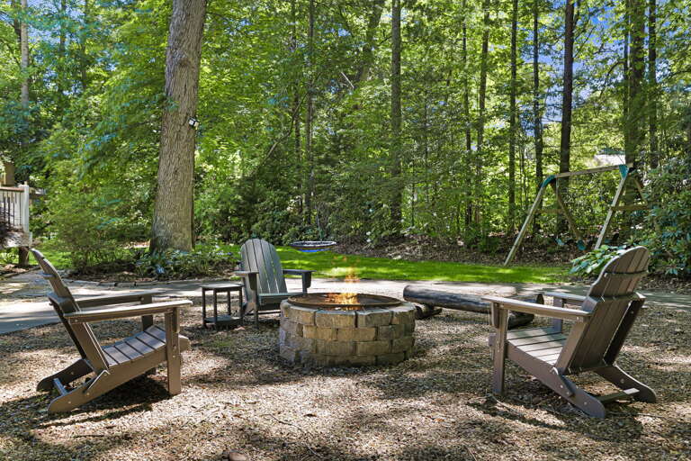 Toast Marshmallows Over the Fire Pit Toast Marshmallows Over the Fire Pit