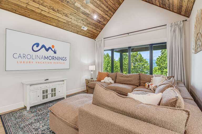 Living Area w/ Smart TV & Mountain Views