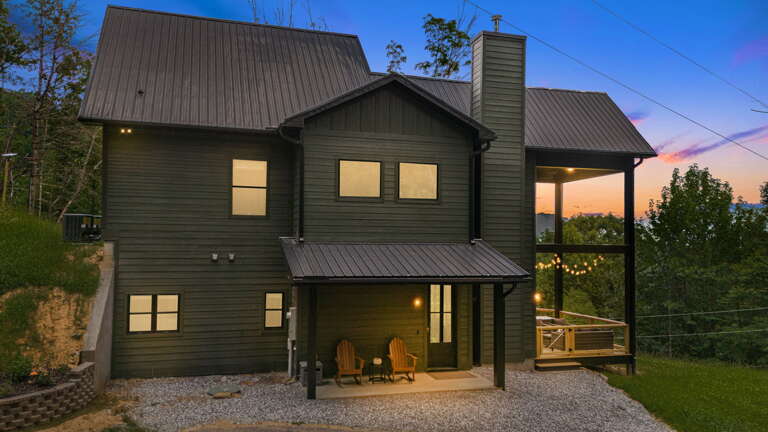 Serenity Peak Lodge At Twilight