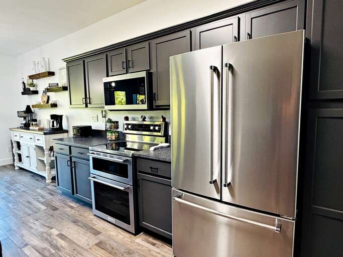 Fully Equipped Kitchen w/ Stainless Steel Appliances