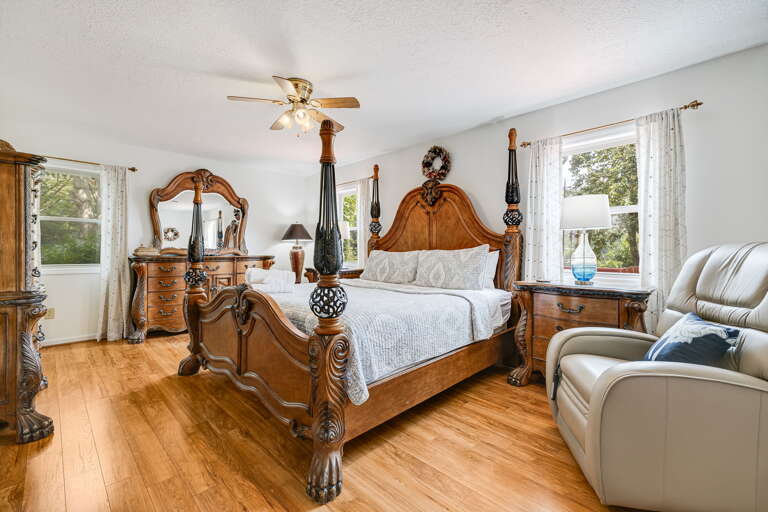 Main Suite/Bedroom One - King Bed