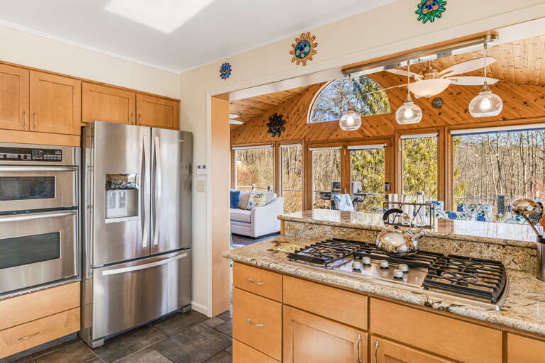 Chef's Kitchen w/ Gas Stove & Gas Grill Off Dining Area