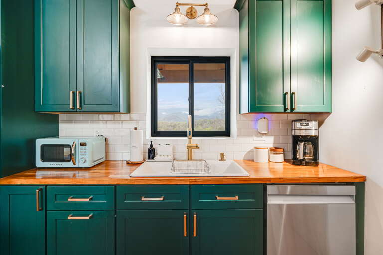 Fully Equipped Kitchen w/ Mountain Views Fully Equipped Kitchen w/ Mountain Views