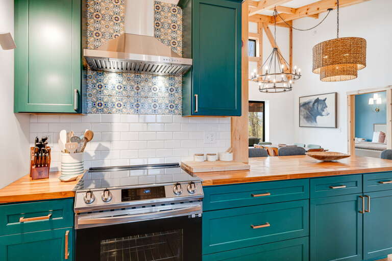 Kitchen w/ Stainless Steel Appliances Kitchen w/ Stainless Steel Appliances