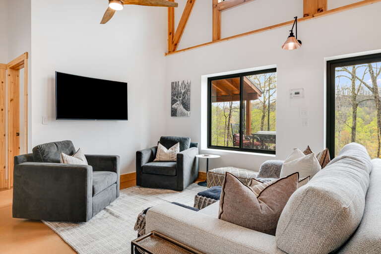 Living Area w/ Smart TV Living Area w/ Smart TV