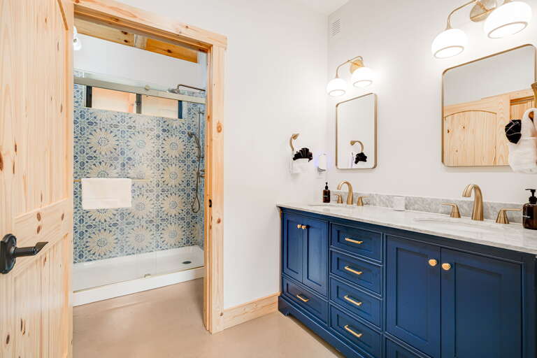 Main Suite/Bedroom One - Attached Shower Bath Main Suite/Bedroom One - Attached Shower Bath