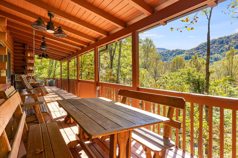 Mountain Views & Outdoor Dining