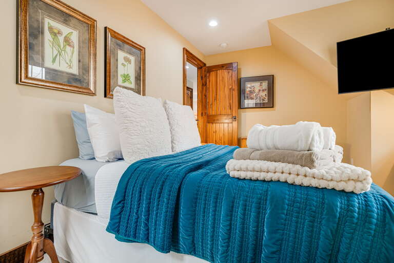 Upper Level - Bedroom Three - Full Bed