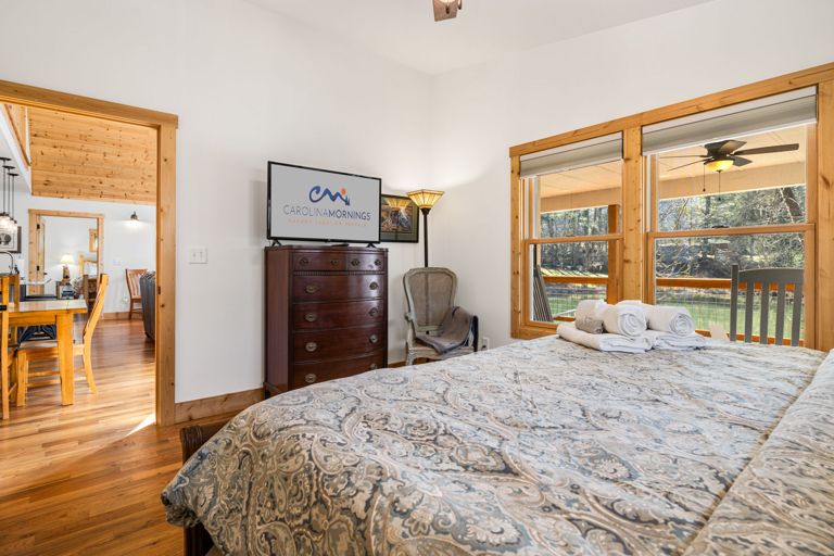 Main Suite/Bedroom One w/ Smart TV