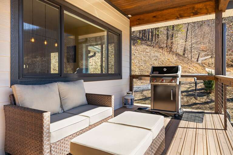 Covered Deck w/Gas Grill - Perfect for Savory & Flavorful Bites