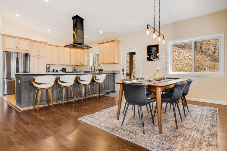 Dining & Chef's Kitchen w/ Breakfast Bar Seating