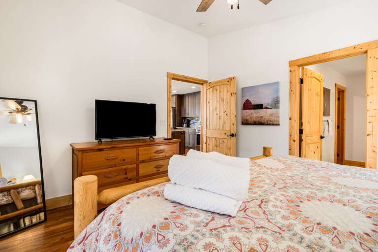 Serenade Shores - Main Suite/Bedroom Two w/Smart TV & Attached Shower Bath w/ Dual Vanities Serenade Shores - Main Suite/Bedroom Two w/Smart TV & Attached Shower Bath w/ Dual Vanities