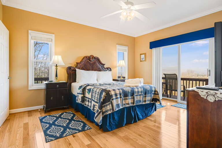 Main Level - Main Suite/Bedroom One - Queen Bed