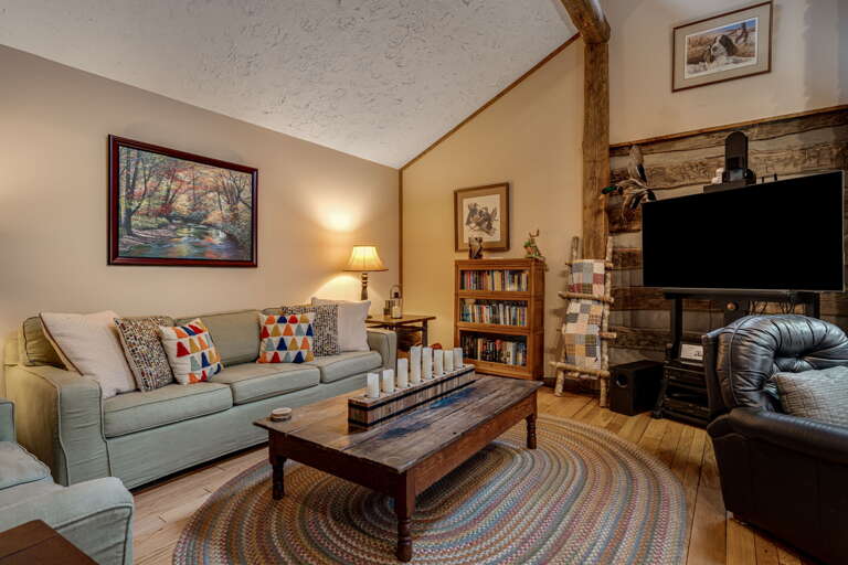 Living Area w/ Smart TV Living Area w/ Smart TV